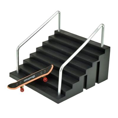 Toi-Toys vinger skateboard met trap, 4dlg. Toi-Toys vinger skateboard met trap, 4dlg.