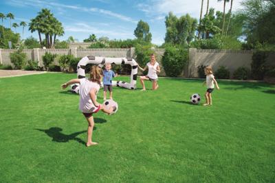 Bestway playcenter opblaas voetbaldoel met 2 ballen