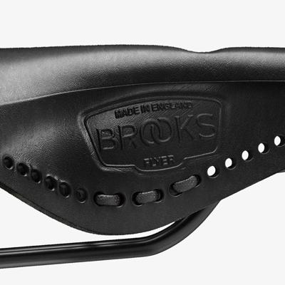BROOKS Flyer carved - black