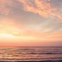 Noordwand Atmosphere Fotobehang met ondergaande zon in de zee G78427 - thumbnail