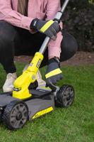 RYOBI RY18LMC30A-120 zelfrijdende maaier - 18V - Maaibreedte 30cm - Mulchfunctie - Lithiumbatterij + lader meegeleverd - thumbnail
