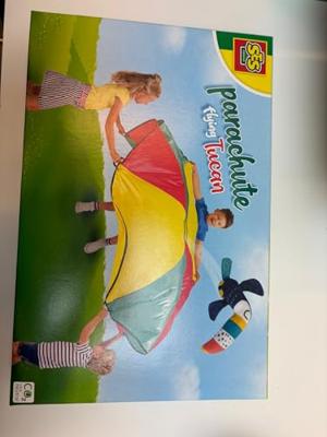 SES parachute vliegende toekan