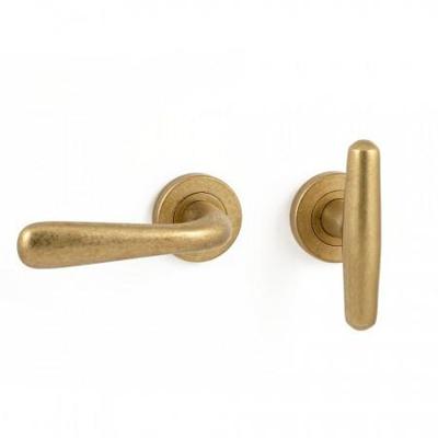 Hardbrass Deurkruk Silvia/Emma LT-model links op rond rozet - messing getrommeld
