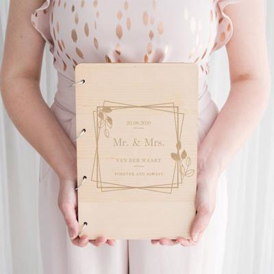 Houten gastenboek geo leaves