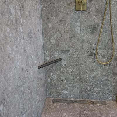 BWS Showerstick de Voetsteun Voor in de Douche Gunmetal Aquasplash