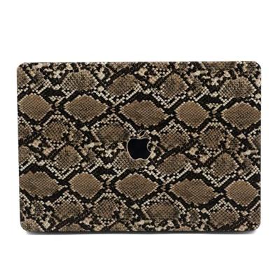 Lunso MacBook Pro 13 inch M1/M2 (2020-2022) cover hoes - case - Snake Pattern Brown