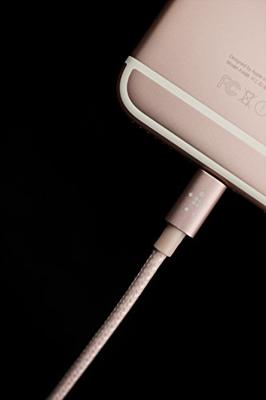 Belkin Metallic Lightning-/USB iPhone oplaadkabel (geschikt voor iPhone 11, 11 Pro, 11 Pro Max, XS, XS Max, XR, X, 8/8 Plus en andere apparaten (1,2 m)) roze