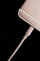 Belkin Metallic Lightning-/USB iPhone oplaadkabel (geschikt voor iPhone 11, 11 Pro, 11 Pro Max, XS, XS Max, XR, X, 8/8 Plus en andere apparaten (1,2 m)) roze - thumbnail