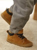 Leren babylaarsjes met veters voor de eerste stapjes kameel - thumbnail