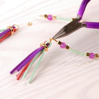 Make It Real suede armbandjes met bedeltjes maken set - thumbnail