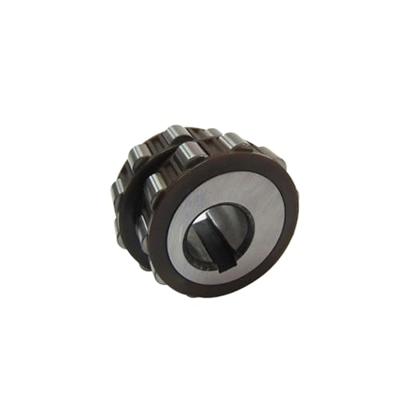 Oranje/rode bodembedekkende roos