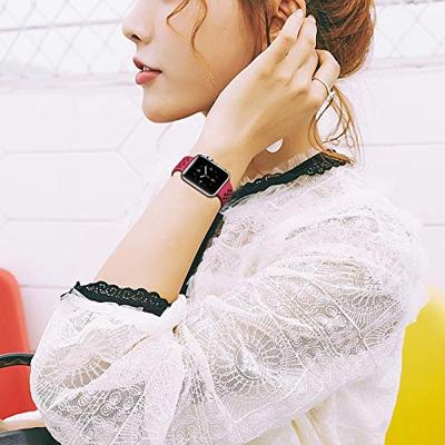 Bandje met gaatjes - Rood - Geschikt voor Apple Watch 44mm / 45mm / 46mm / 49mm - thumbnail