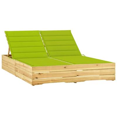 Ligbed tweepersoons met heldergroene kussens geïmpregneerd hout