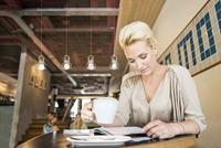 Philips Corepro LEDbulb E27 Peer Mat 5W 470lm - 840 Koel Wit | Vervangt 40W - thumbnail