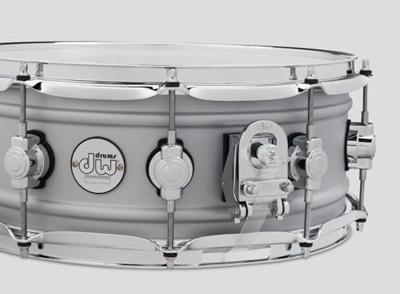 DW Drums DDSD5514MACR Design Series Aluminum 14 x 5.5 inch snaredrum DW Drums DDSD5514MACR Design Series Aluminum 14 x 5.5 inch snaredrum