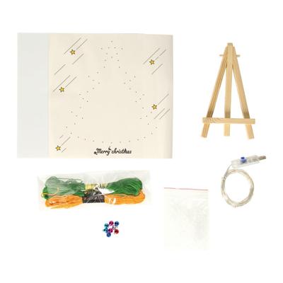String Art Kerstboom met LED Lampjes String Art Kerstboom met LED Lampjes
