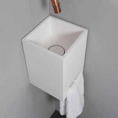 INK Skyscraper Fontein - 20x20x30cm - 0 kraangaten - polystone wit mat 3404201 INK Skyscraper Fontein - 20x20x30cm - 0 kraangaten - polystone wit mat 3404201