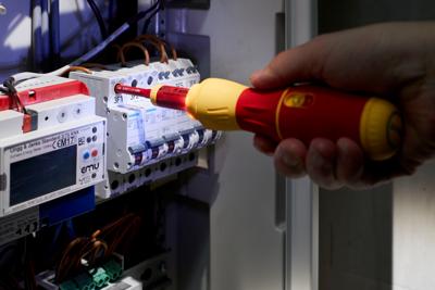 Wiha 44318 | e-schroevendraaier speede® ii electric | 7-dlg | met slimbits | 2x 1.6ah accu en usb-oplader in l-boxx mini - 44318 Wiha 44318 | e-schroevendraaier speede® ii electric | 7-dlg | met slimbits | 2x 1.6ah accu en usb-oplader in l-boxx mini - 44318