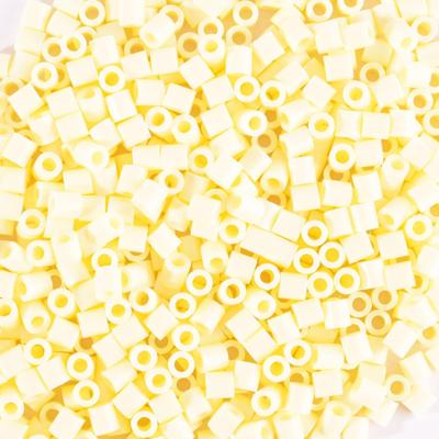 Vaessen Creative • strijkkralen creme 1100st.