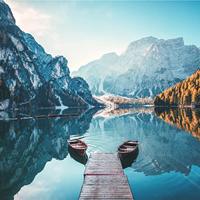 Fotobehang - Meer Lago di Braies Italië, premium print, inclusief behanglijm - thumbnail