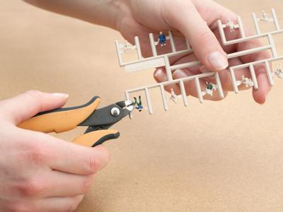 NOCH 44985 TT Zittend en staand figuren Ongeverfd, Zittend, Staand - thumbnail