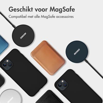 Accezz Liquid Silicone Backcover met MagSafe iPhone 13 Mini Telefoonhoesje Zwart Accezz Liquid Silicone Backcover met MagSafe iPhone 13 Mini Telefoonhoesje Zwart