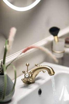 Wastafelmengkraan Sapho Antea 2-knop Uitloop 6.5 cm Brons (incl. clickwaste) Wastafelmengkraan Sapho Antea 2-knop Uitloop 6.5 cm Brons (incl. clickwaste)