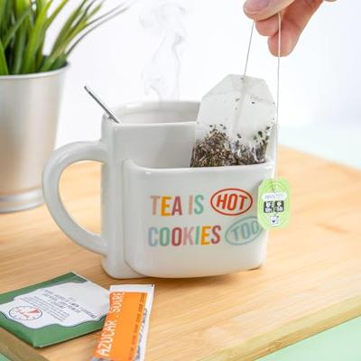 Mok met koekvakje - Tea Is Hot Cookies Too (beige)