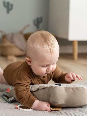 Krokodillenknuffel activity - DONE BY DEER beige