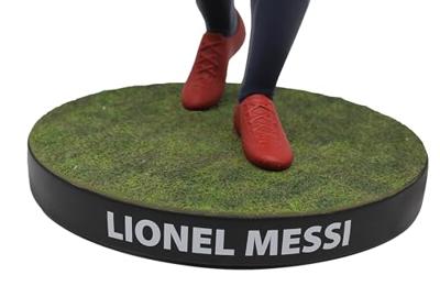 Footballs Finest Figure - Lionel Messi (Paris Saint-Germain) Footballs Finest Figure - Lionel Messi (Paris Saint-Germain)
