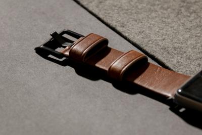 Nomad Modern lederen horlogeband brown / zwarte hardware 45/46/49 mm - Rustic Brown