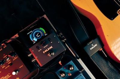 NUX B-8 Wireless 2.4 GHz draadloos gitaarsysteem met ingebouwd stemapparaat