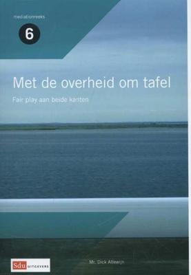 Met de overheid om tafel (Paperback)