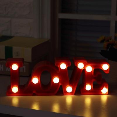 Creatieve liefde vorm Warm wit LED decoratie Light 2 x AA batterijen aangedreven partij Festival tabel bruiloft Lamp nacht Light(Red)