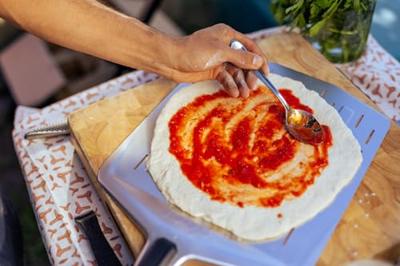 OONI - Pizzascheppen - Pizzaschep geperforeerd 30cm - thumbnail
