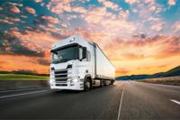 Fotobehang - Vrachtwagen met prachtige achtergrond, Truck, 11 maten, inclusief behanglijm - thumbnail