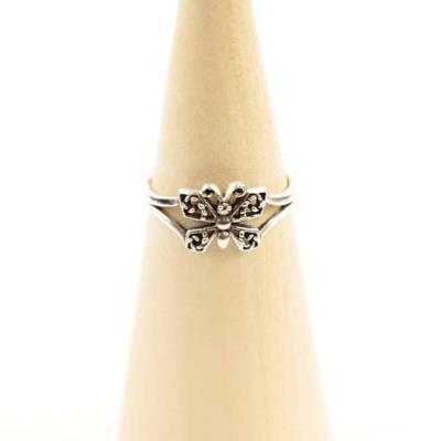 Zilveren Ring Mt. 7/55 met Kleine Vlinder Dakini Materiaal