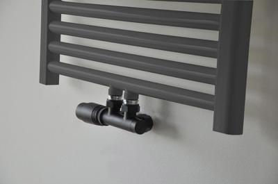 Riko radiator onderblok haaks links voor midden aansluiting mat zwart Riko radiator onderblok haaks links voor midden aansluiting mat zwart