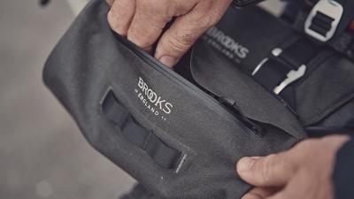 Brooks Scape pouch black - kleine waterdichte stuurtas voor fietsers