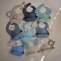 Silicone slabbetje met opvangzakje MUSHIE marineblauw - thumbnail