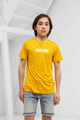 Touzani Aigoromo T-Shirt Kids Geel - Maat 128 - Kleur: Geel | Soccerfanshop Touzani Aigoromo T-Shirt Kids Geel - Maat 128 - Kleur: Geel | Soccerfanshop