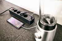 Brennenstuhl stekkerdoos met schakelaar 4 aansluitingen + 2 usb-poorten zwart - thumbnail