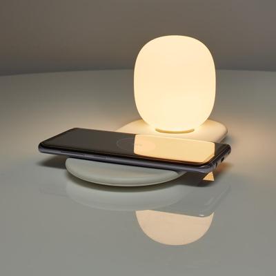 Nachtlamp met touch bediening en oplader voor smartphone 10W Nachtlamp met touch bediening en oplader voor smartphone 10W
