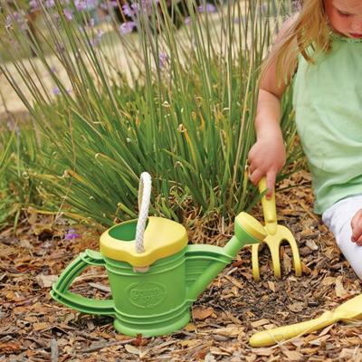 Green Toys gieter met tuingereedschap Green Toys gieter met tuingereedschap