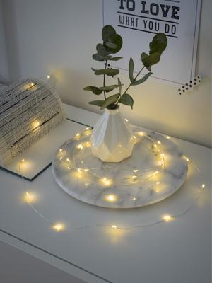 Konstsmide 1461-890 Lichtketting met batterijen Binnen werkt op batterijen Aantal lampen 40 LED Barnsteen Verlichte lengte: 3.90 m Timer Konstsmide 1461-890 Lichtketting met batterijen Binnen werkt op batterijen Aantal lampen 40 LED Barnsteen Verlichte lengte: 3.90 m Timer