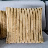 By-Boo Kussen 'Wuzzy' 50 x 50cm, kleur Goud - thumbnail