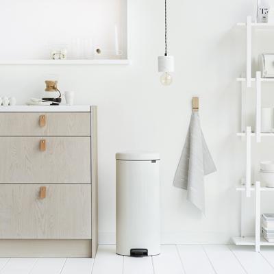 brabantia Newicon 11 17 85 Pedaalemmer (groot) 30 l Staal (Ø x h) 293 mm x 679 mm Wit Met voetpedaal 1 stuk(s) - thumbnail