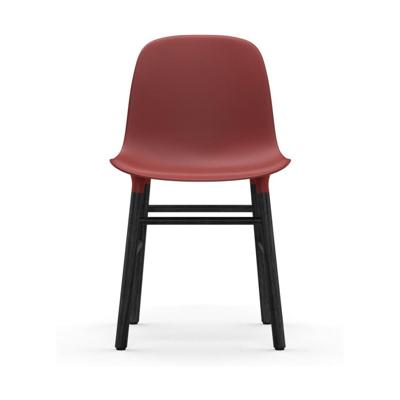 Normann Copenhagen Form eetkamerstoel Red vierpoot zwart eikenhout Normann Copenhagen Form eetkamerstoel Red vierpoot zwart eikenhout