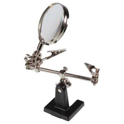 Derde hand met vergrootglas