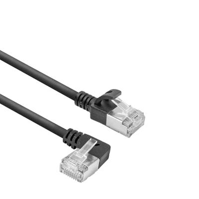 ACT Zwarte 0.5 meter U/FTP CAT6A LSZH Slimline patchkabel met RJ45 connectoren recht naar 90° haaks